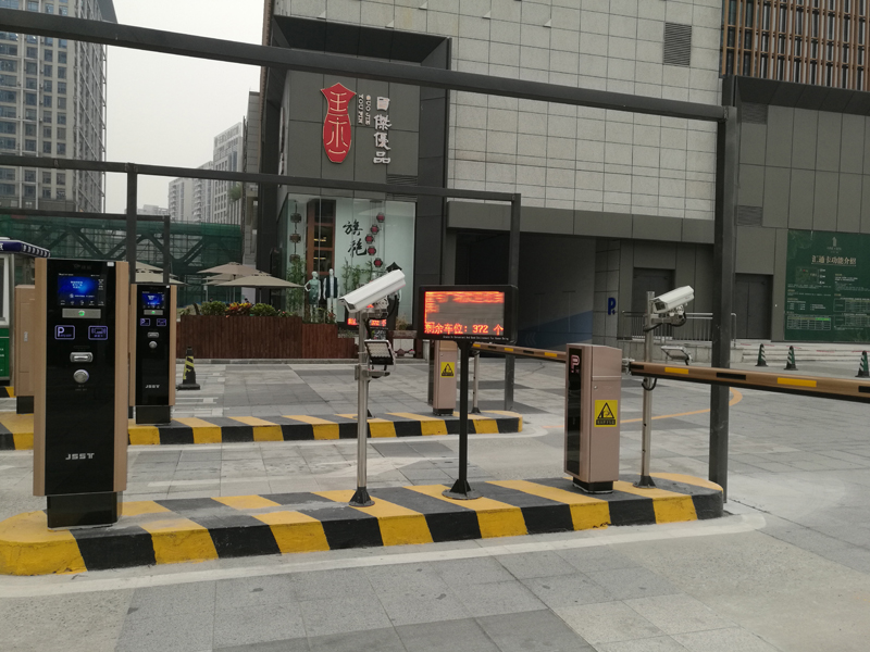 商業廣場無感支付智能停車場系統案例